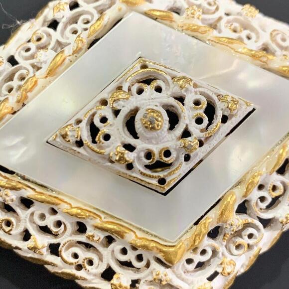 Vintage 1960s Signed Pastelli Mother Of Pearl Scroll Brooch Gold Tone - RARE​​​​ - Picture 3 of 9